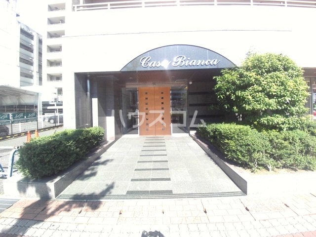 27/30 エントランス