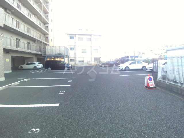 23/30 駐車場