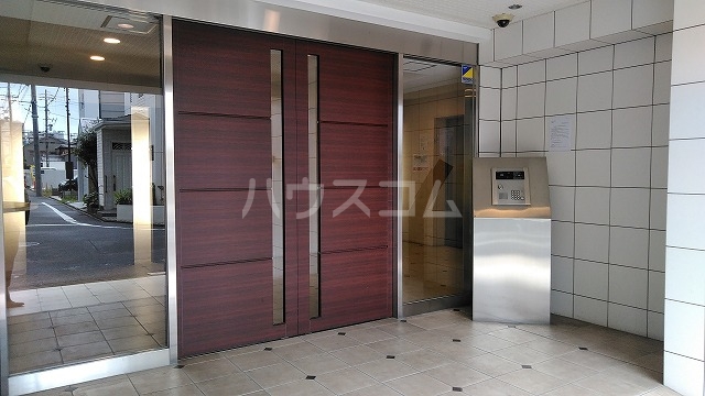 23/30 エントランス