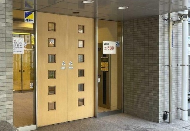 16/19 エントランス