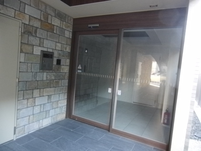 2/2 エントランス