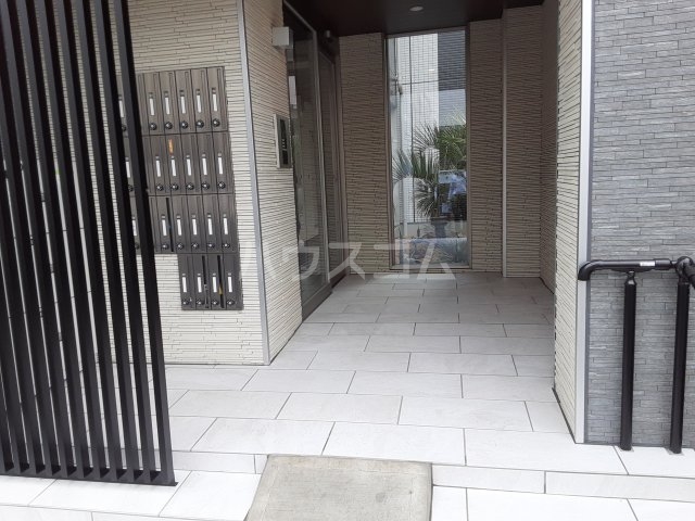 28/30 エントランス