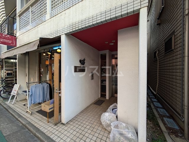 28/30 エントランス