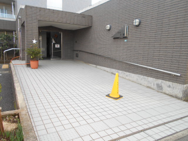 21/25 エントランス