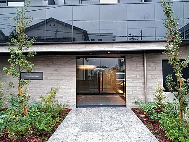 27/30 エントランス