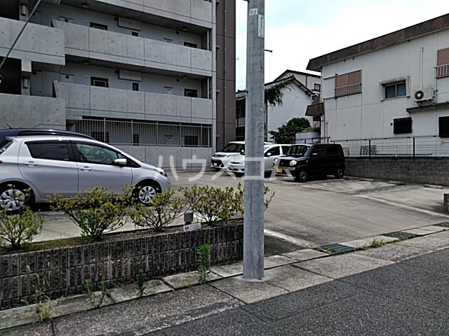22/28 駐車場