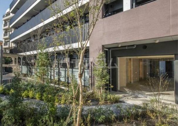 20/23 エントランス