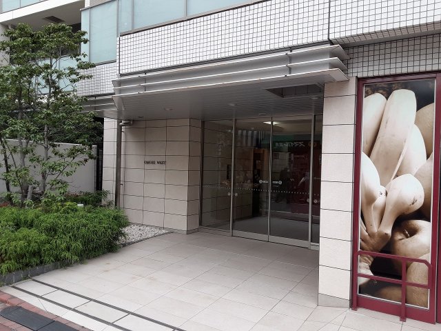 28/30 エントランス