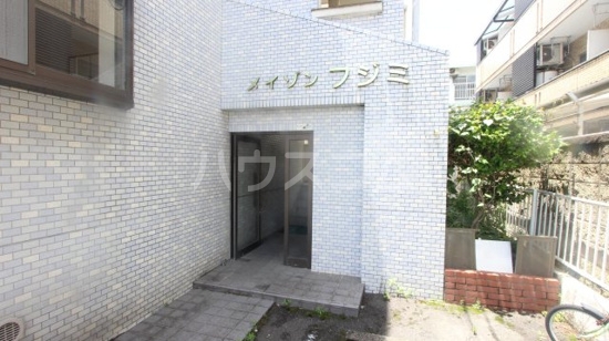 25/28 エントランス