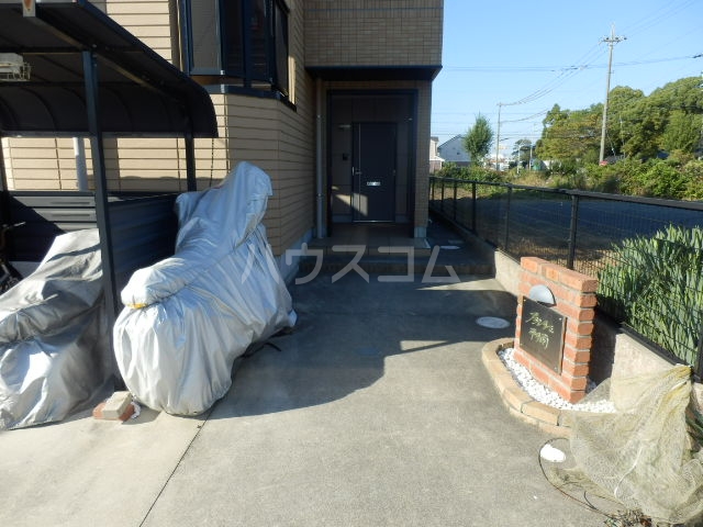 23/30 エントランス