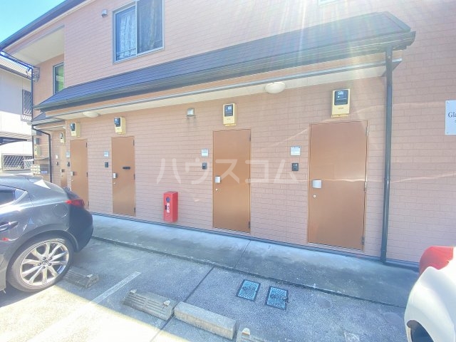 21/30 エントランス