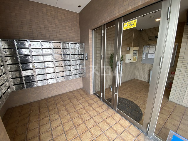 20/30 エントランス