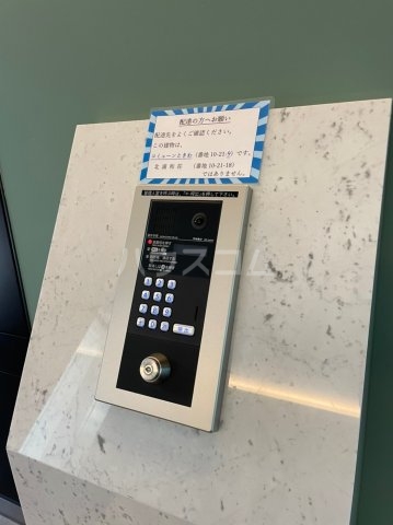 23/27 エントランス