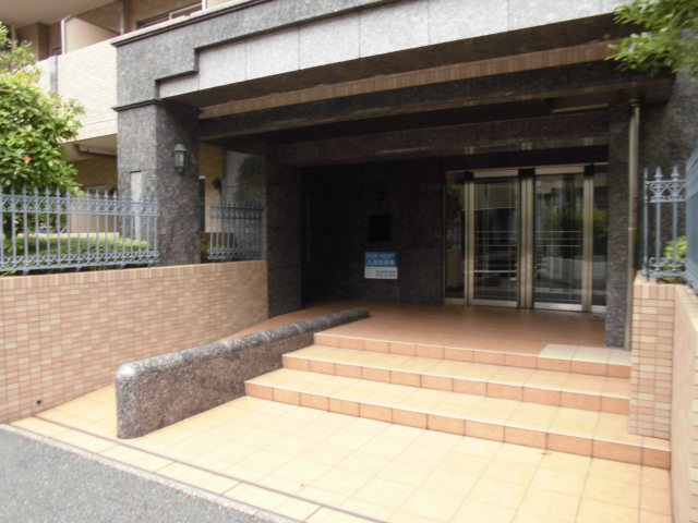 18/28 エントランス