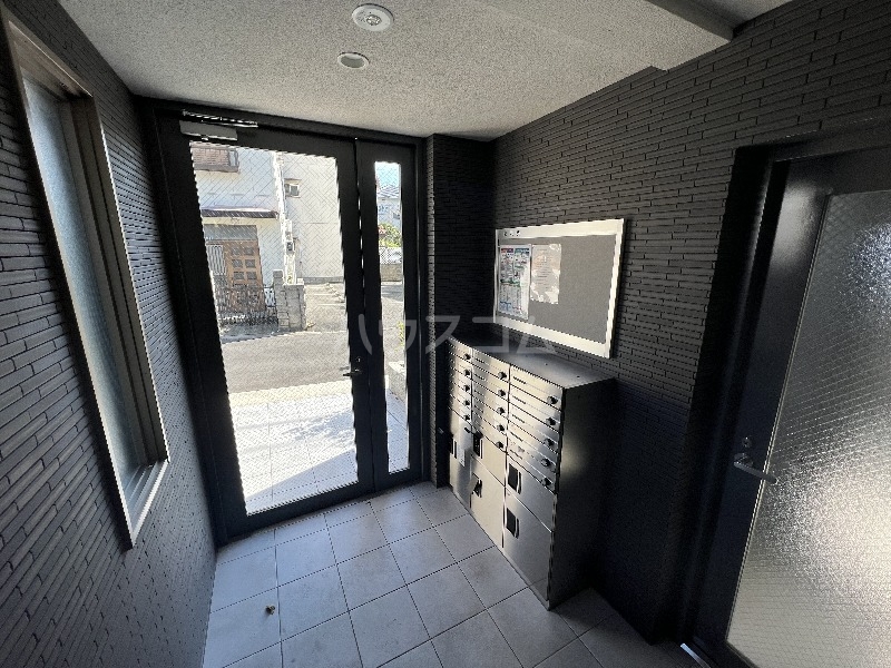 26/30 エントランス