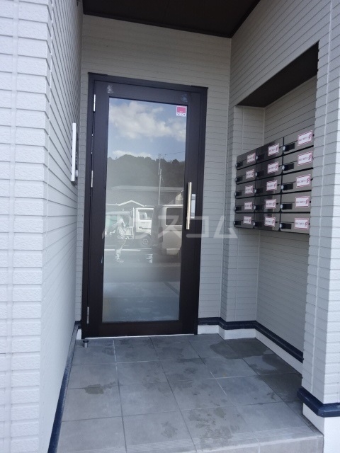 26/30 エントランス