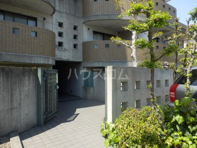 24/30 エントランス