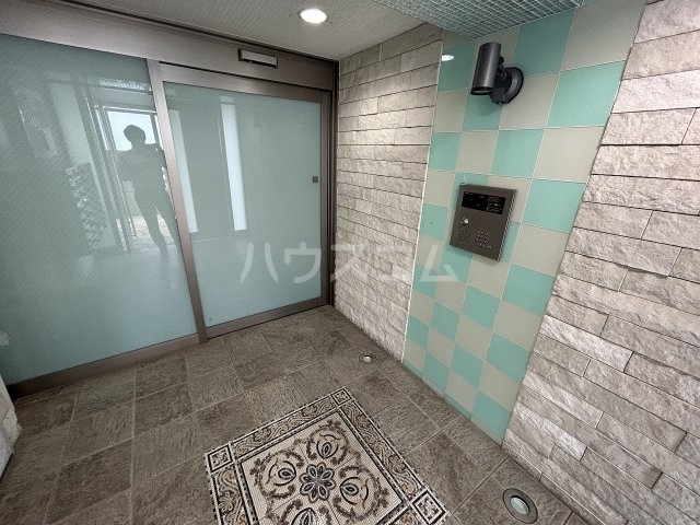 24/30 エントランス