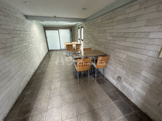 25/30 エントランス