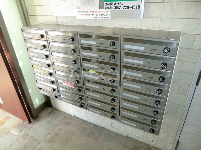 20/30 エントランス