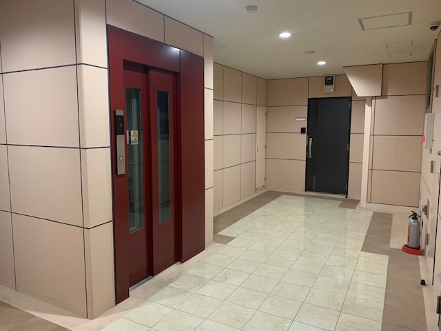 16/18 エントランス