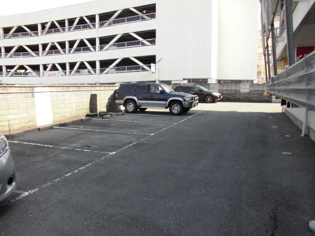 22/30 駐車場