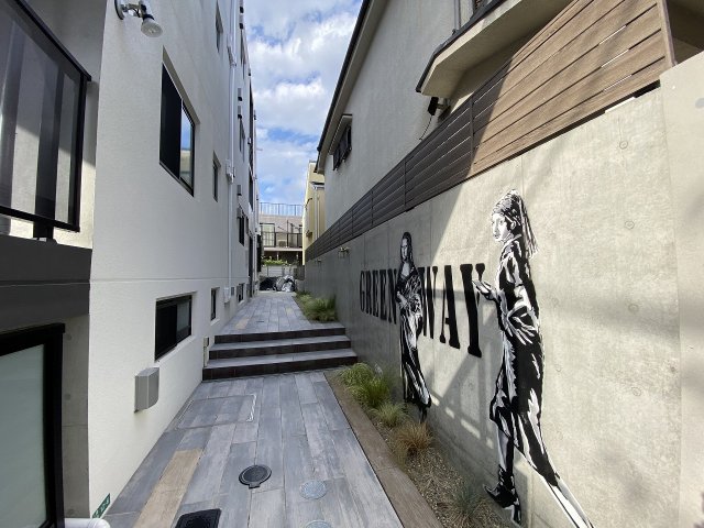 25/29 エントランス