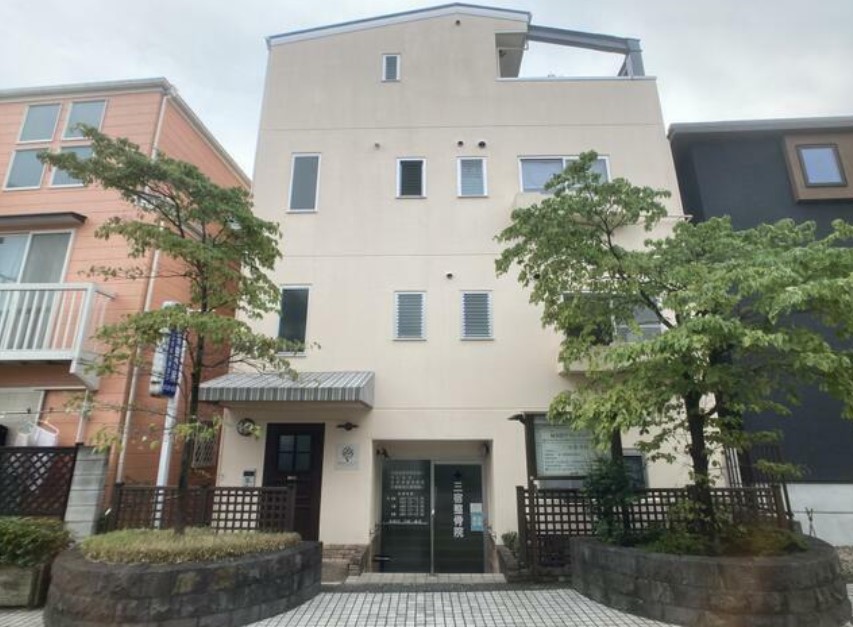 16/25 エントランス