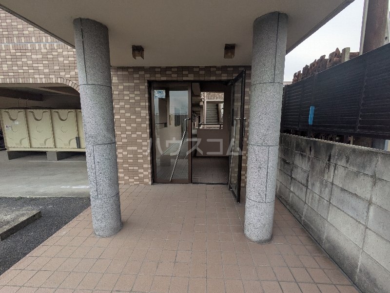 17/26 エントランス