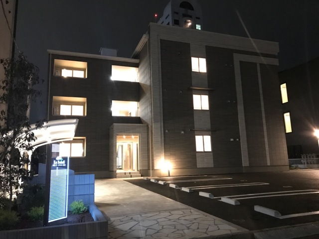 23/23 エントランス