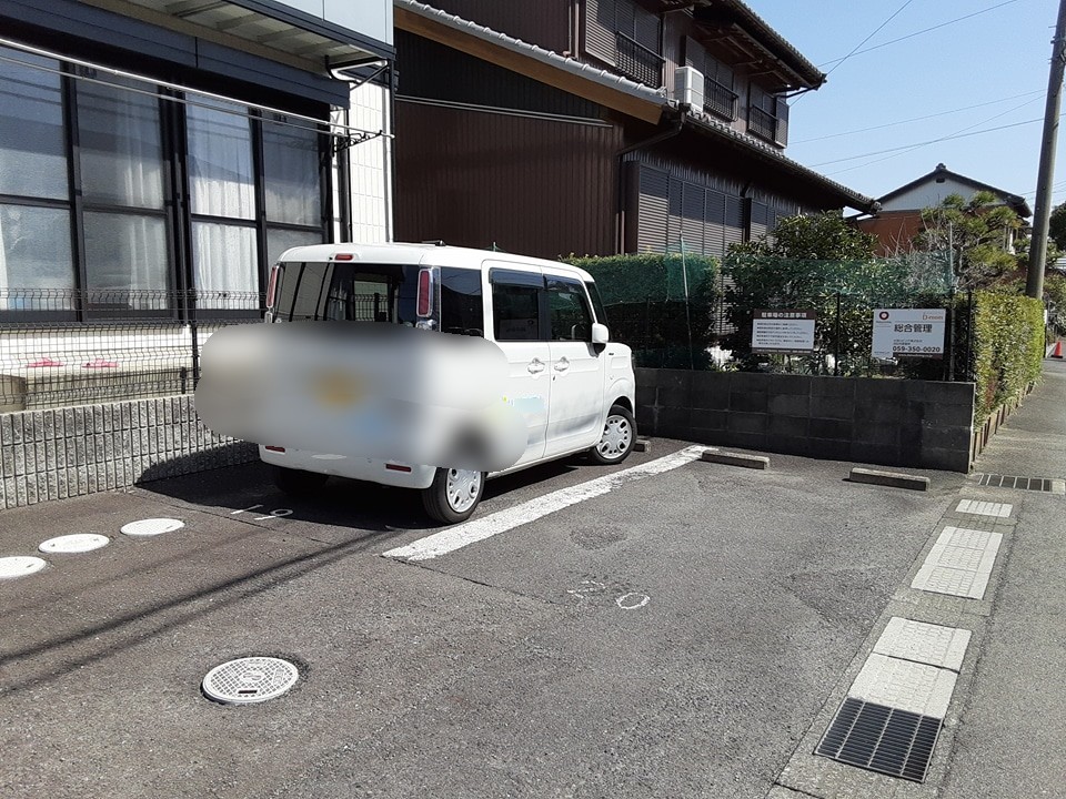 25/30 駐車場