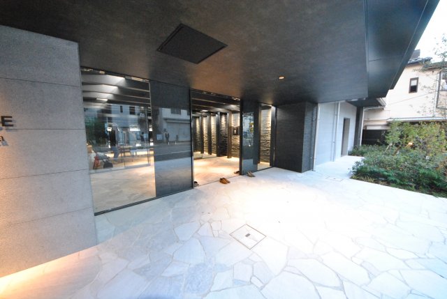 27/30 エントランス