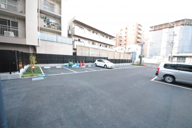 28/30 駐車場