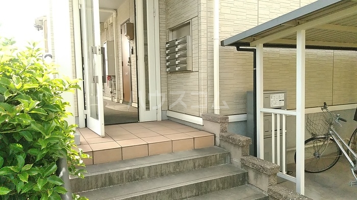 14/25 エントランス