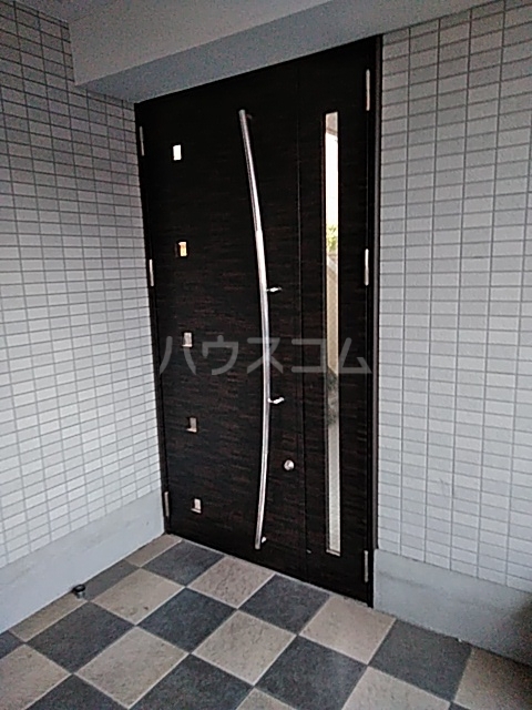 26/30 エントランス