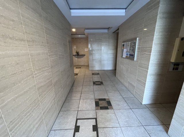 28/30 エントランス