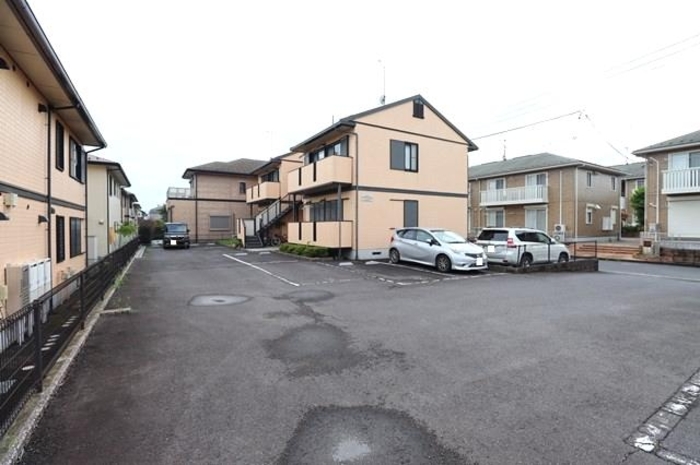 25/28 駐車場