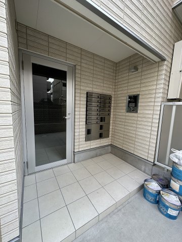 28/30 エントランス