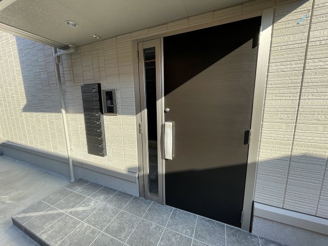 28/30 エントランス