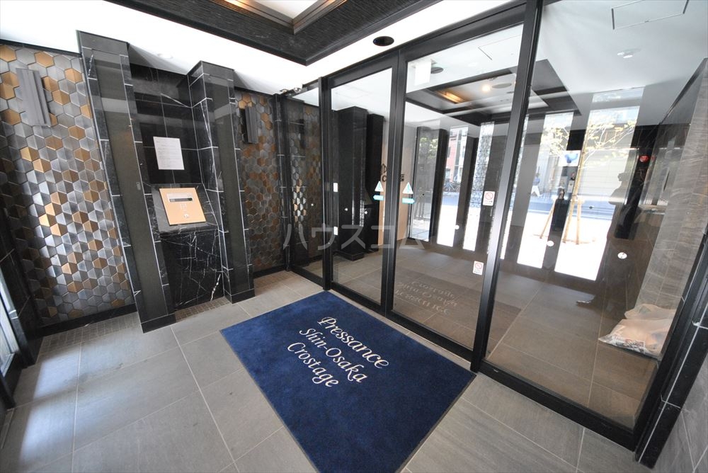 21/30 エントランス