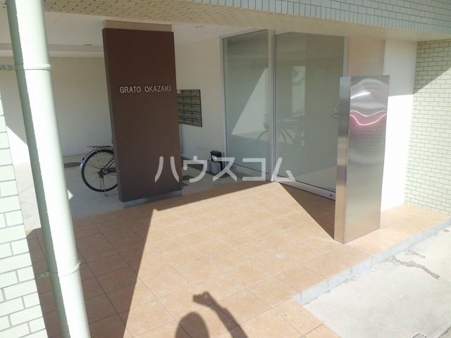 21/30 エントランス