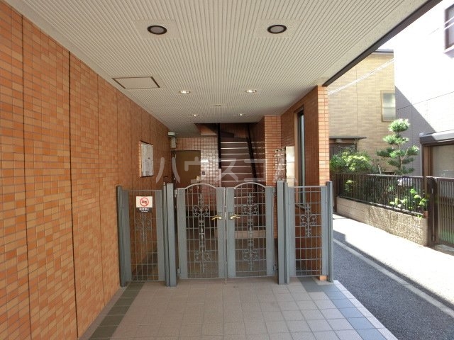 22/26 エントランス