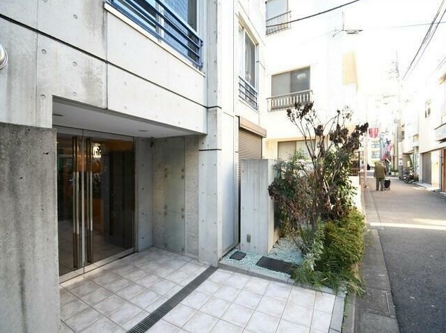 17/25 エントランス