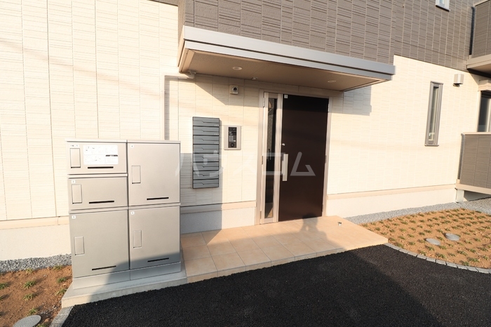 19/27 エントランス