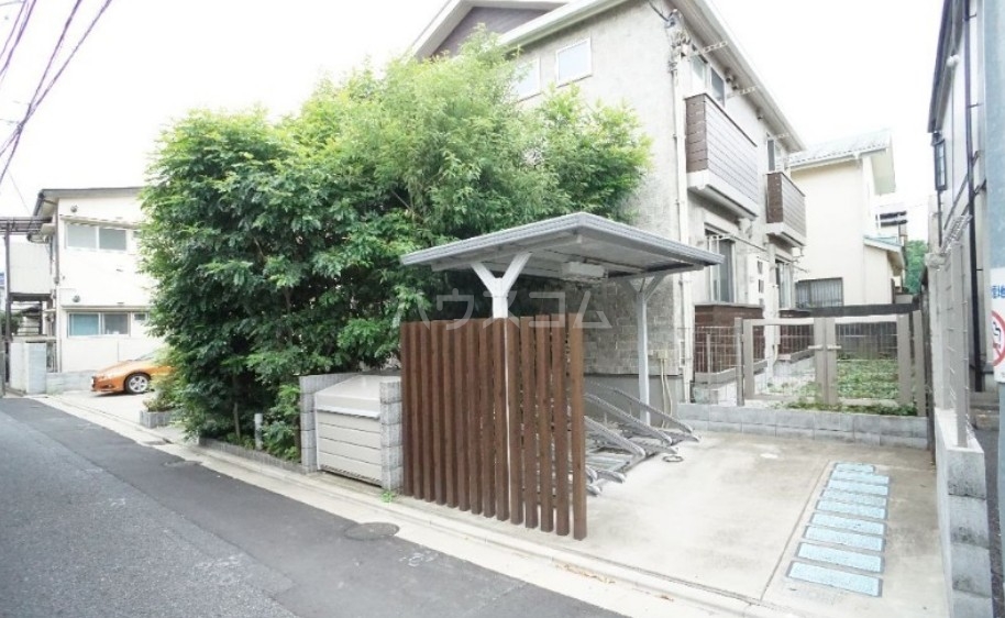 24/30 エントランス