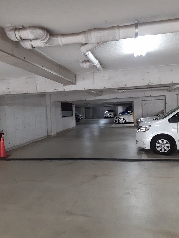 28/30 駐車場