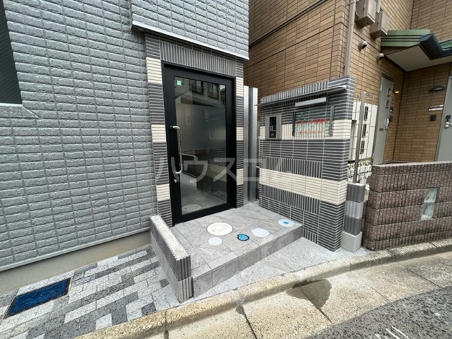 20/23 エントランス