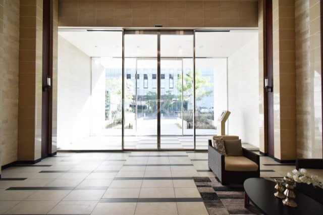 23/30 エントランス