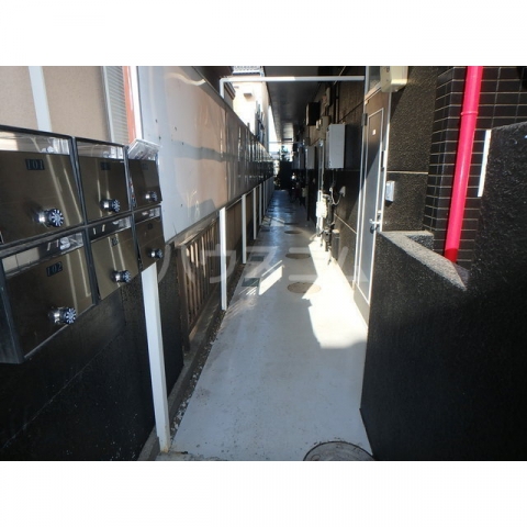 21/30 エントランス