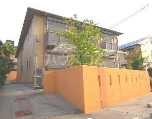 13/18 エントランス